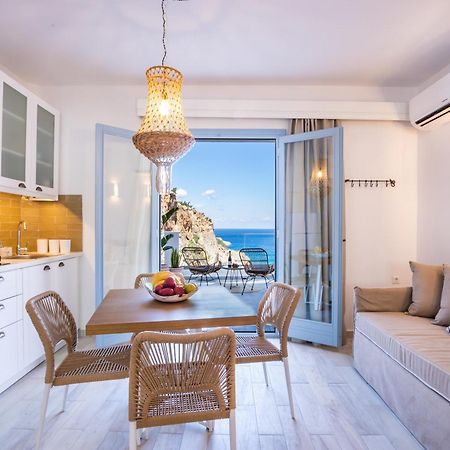 Yploui Suites カルパトス エクステリア 写真