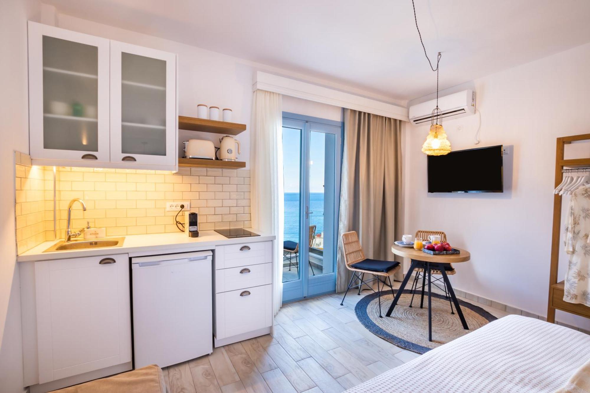 Yploui Suites カルパトス エクステリア 写真