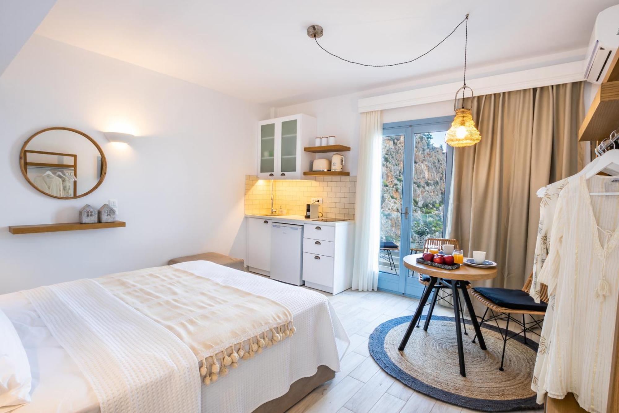 Yploui Suites カルパトス エクステリア 写真