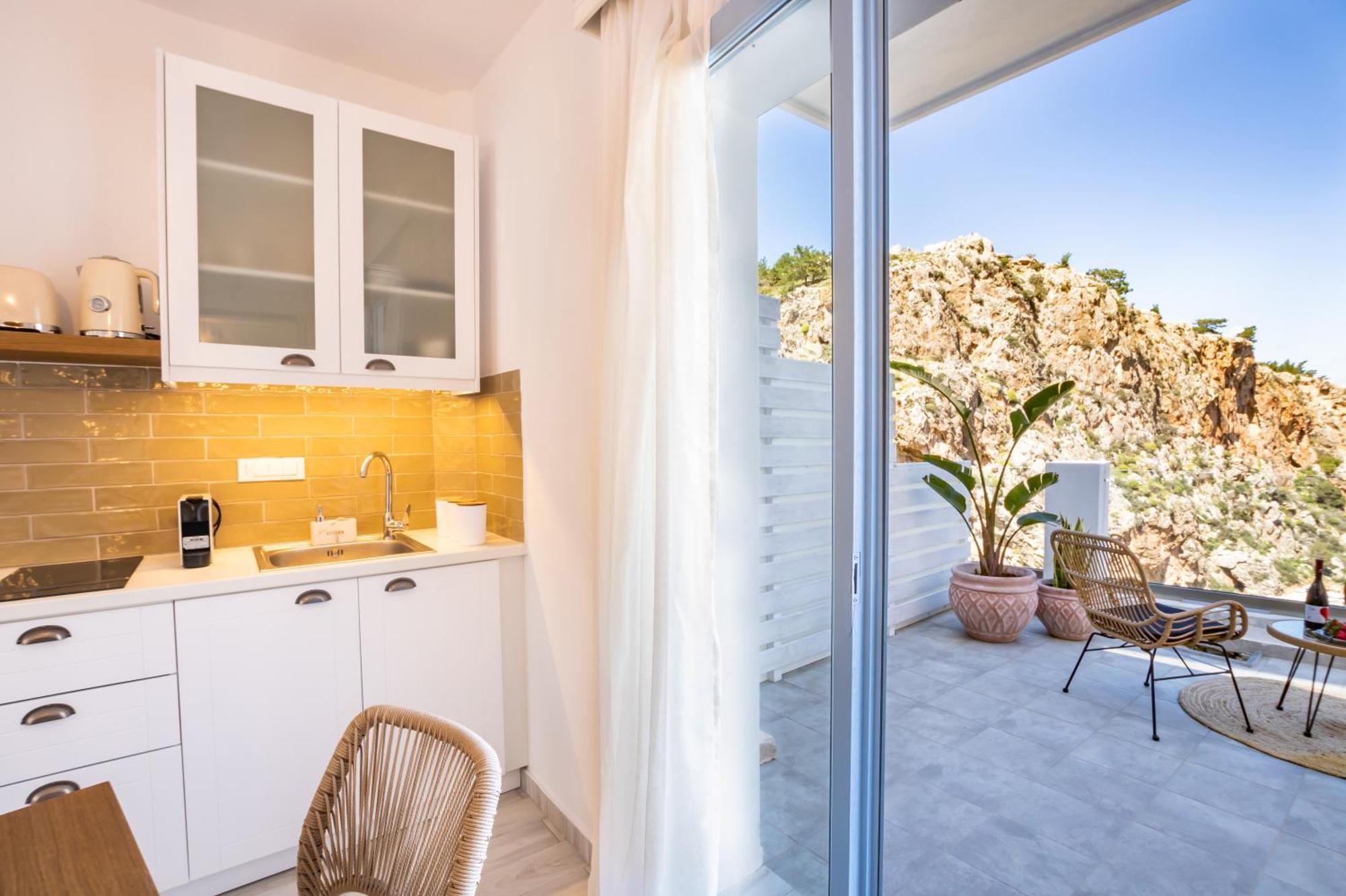 Yploui Suites カルパトス エクステリア 写真