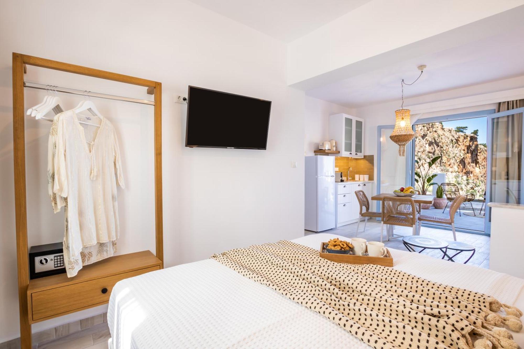 Yploui Suites カルパトス エクステリア 写真